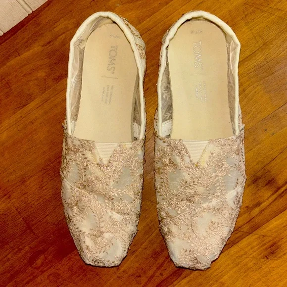 Toms Womens Alpargatas Rose Gold Metallic Hibiscus Floral Lace Size 7.5 … - Picture 3 of 15